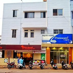  Hotel Dhanawantri Comforts